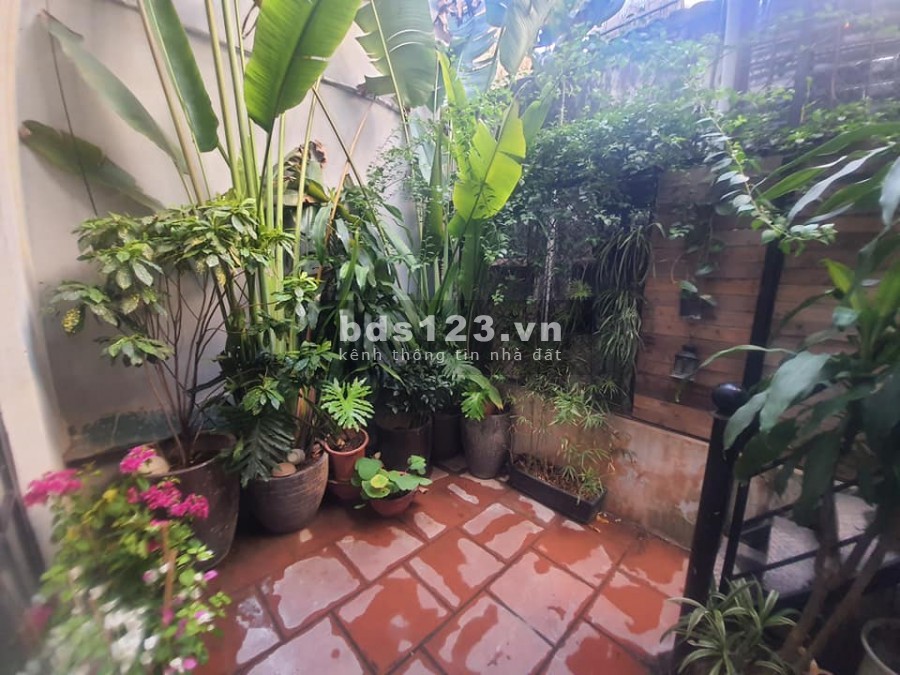 Sống đỉnh nhà mới ô tô, Thạch Bàn 36m2 mt 5m 5 tầng Long biên