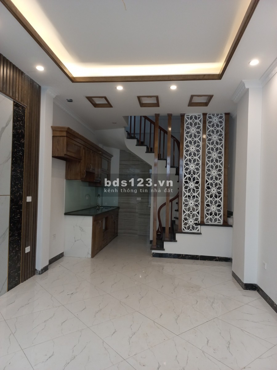 Bán Nhà An sinh Đặng Tiến Đông mới đẹp 35M x 5T, có thêm sân riêng 10m ra mặt phố, giá 4.7 tỷ