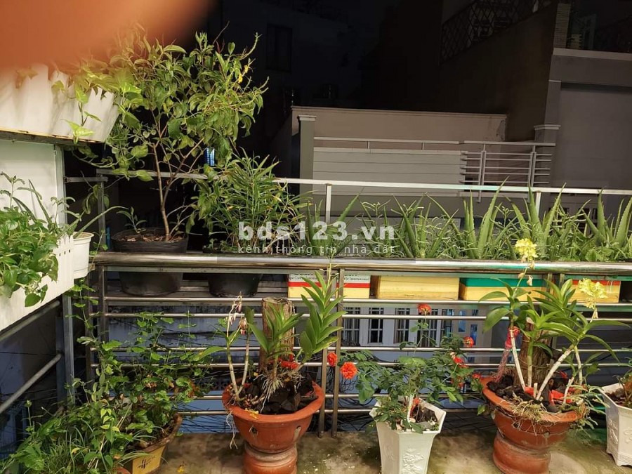 Hẻm xe hơi lô góc Nguyễn Văn Lượng, gần Lotte diện tích 4.2m x 8m, 3 tầng, giá 3.9 tỷ