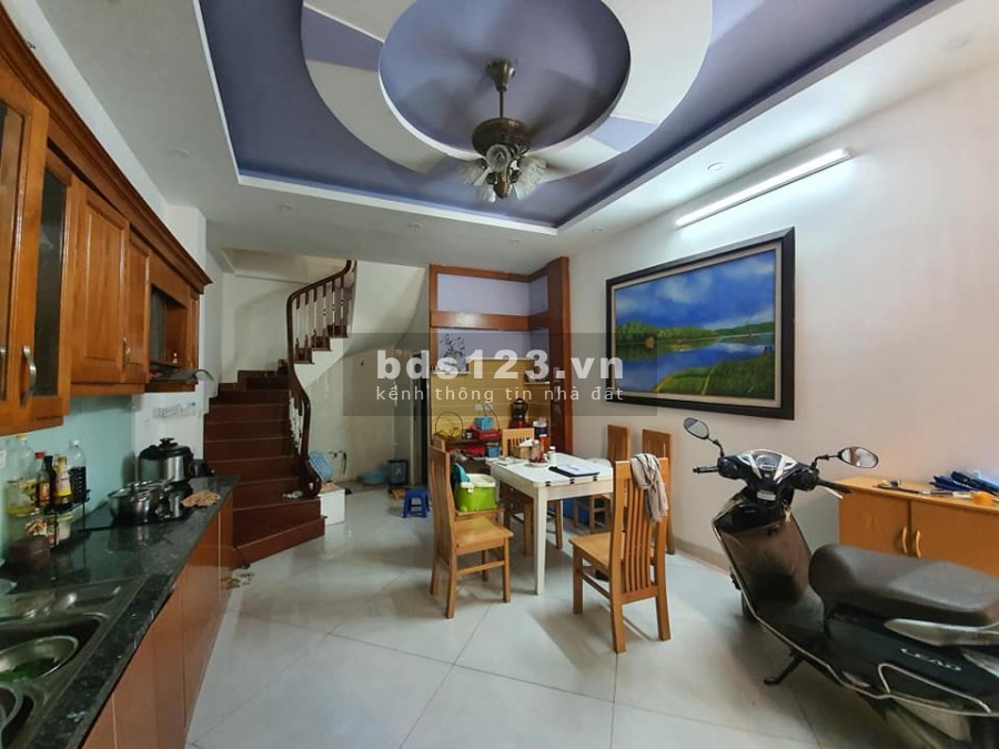 Nhà đẹp ở ngay để lại nội thất Ái Mộ, Long Biên, dt 32m2, 6 tầng, giá chào 3.6 tỷ