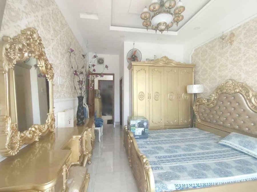 Nhà (3.6*18m, 3 lầu, 6PN, 6WC) mặt tiền đường chình Đào Cam Mộc P4 Q8