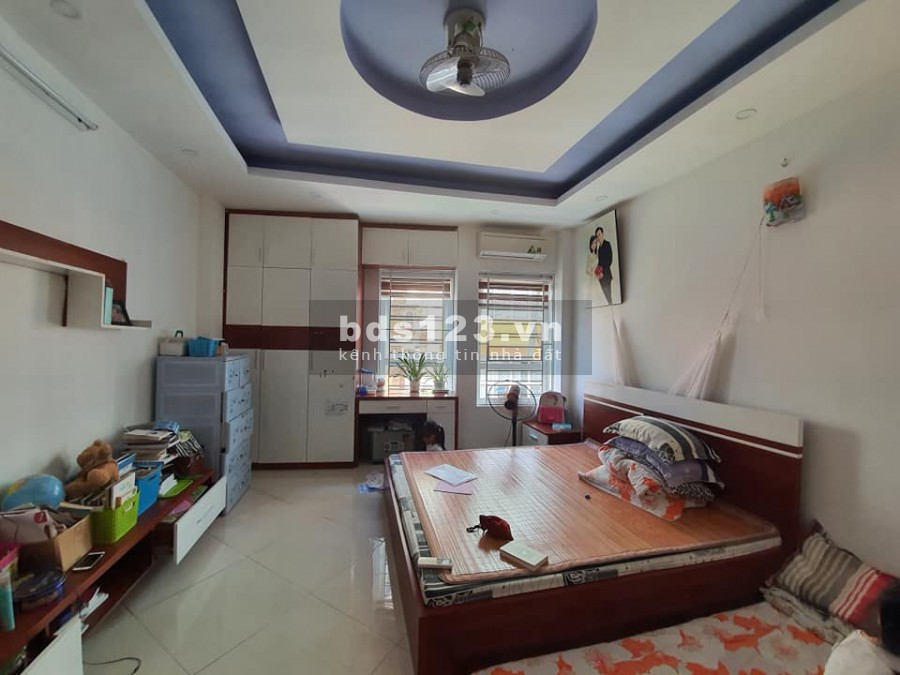 Nhà đẹp ở ngay để lại nội thất Ái Mộ, Long Biên, dt 32m2, 6 tầng, giá chào 3.6 tỷ