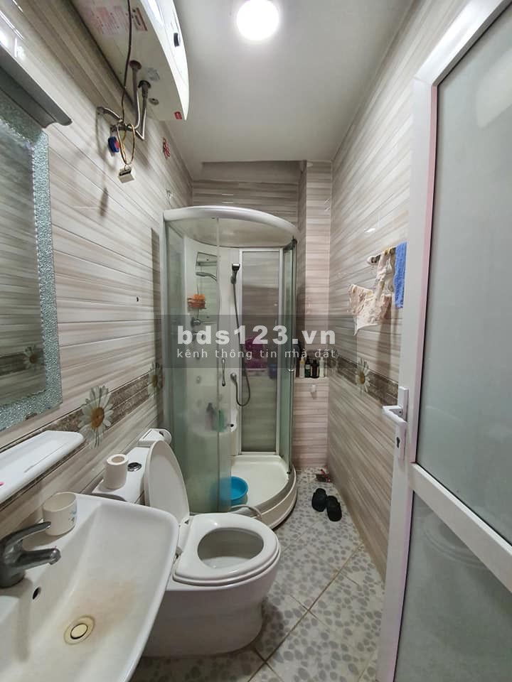 Nhà đẹp ở ngay để lại nội thất Ái Mộ, Long Biên, dt 32m2, 6 tầng, giá chào 3.6 tỷ