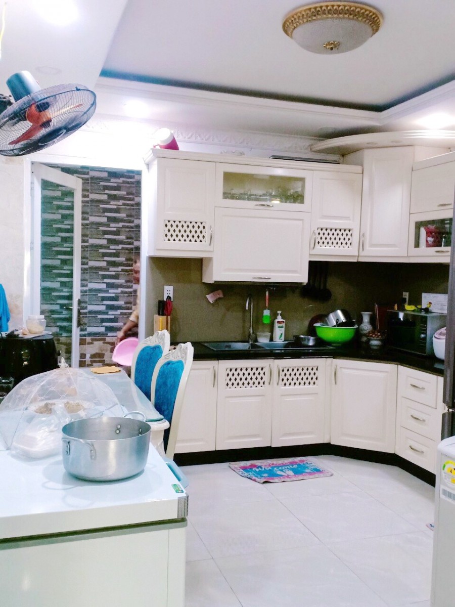 Nhà (3.6*18m, 3 lầu, 6PN, 6WC) mặt tiền đường chình Đào Cam Mộc P4 Q8