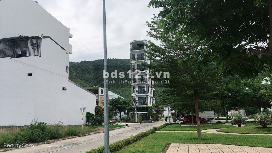 Bán đất tái định cư Hòn Rớ 2 Nha Trang, lô góc 2 mặt tiền 100m2 giá 32tr/m2
