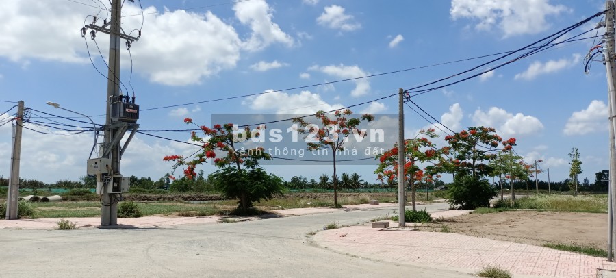 Cần bán gấp lô đất thổ cư trước cổng trường mầm non đường dẫn ra khu công nghiệp giá mềm
