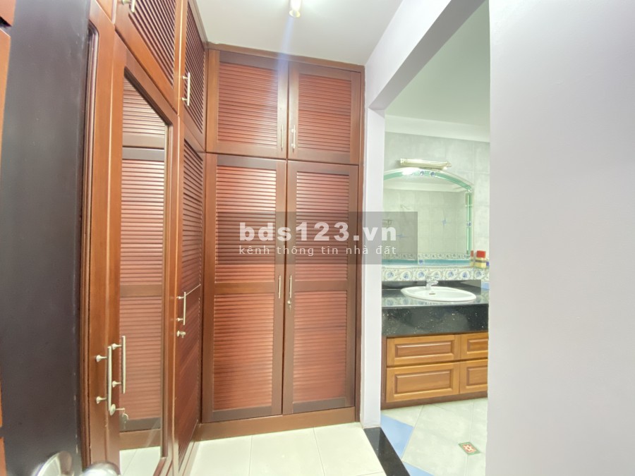 Villa rộng 590m2 gara, trệt lửng 2 lầu 4PN full nội thất, Thảo Điền Quận 2