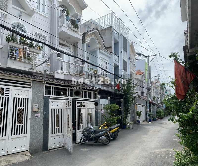 Bán nhà đẹp 2 lầu hẻm xe hơi 6m 83 Đào Tông Nguyên Thị Trấn Nhà Bè