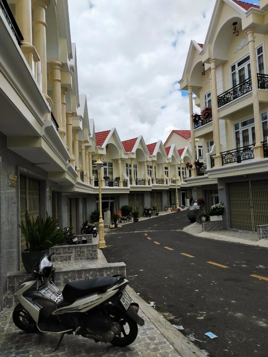 Cần bán căn biệt thự liền kế, nhà mới xây trong khu nghỉ dưỡng cao cấp Golden Hills