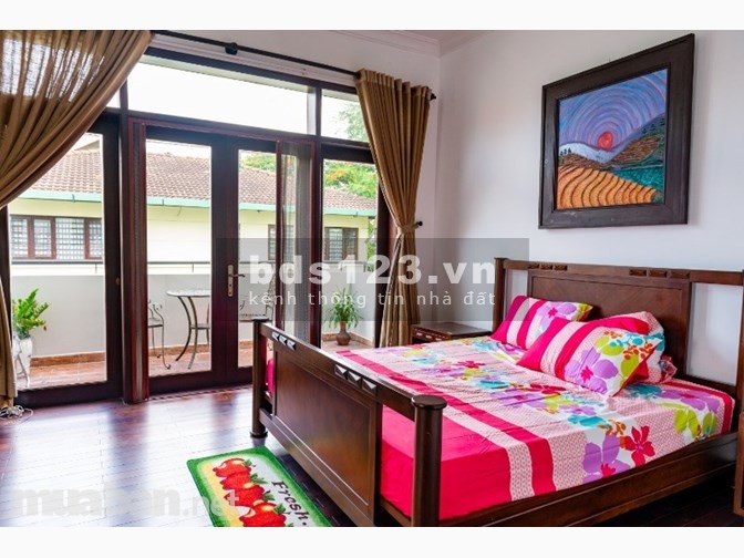 Cho thuê căn Villa dt 18x20m hôd bơi, sân vườn, 2 lầu đúc, 8 pn Thảo Điền Quận 2