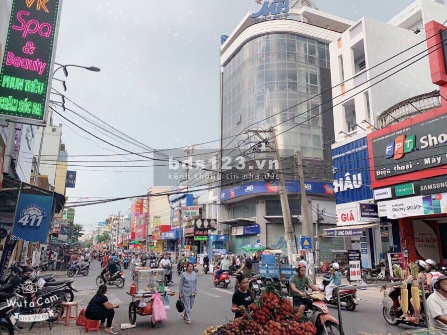 Cần bán gấp nhà Mặt tiền, 1p ra chợ Tân Hương, Ngang 5M, 60M2, chỉ 4.7 Tỷ.