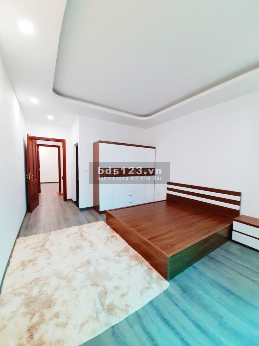 Bán nhà Cầu Giấy, lô góc 3 mặt thoáng, dt 40m2, 5 tầng, giá 4 tỷ