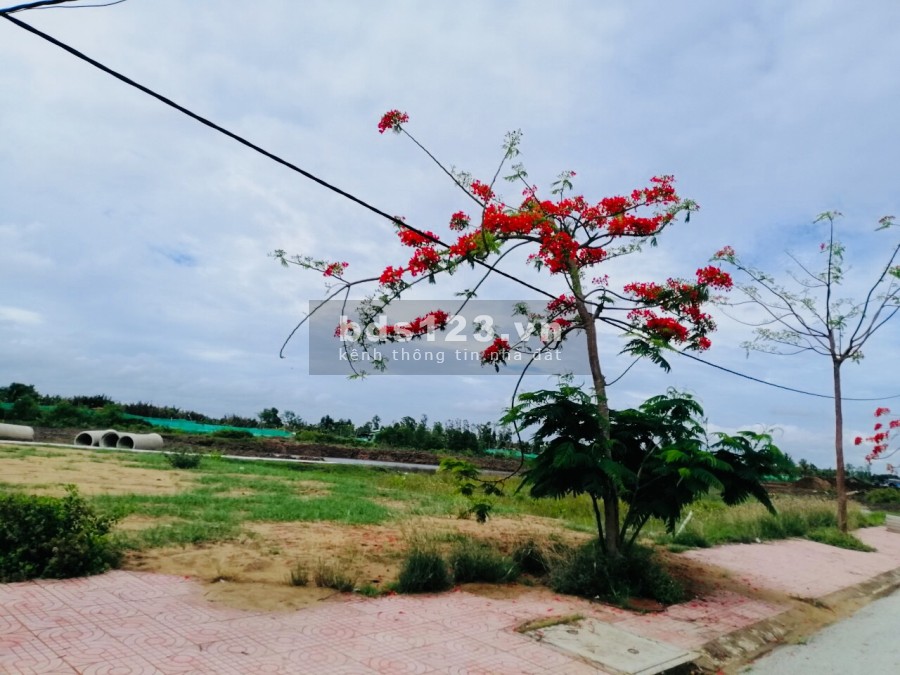 Cần bán gấp lô đất thổ cư trước cổng trường mầm non đường dẫn ra khu công nghiệp giá mềm