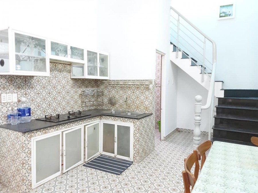 Bán nhà Nguyễn Kiệm, nội thất cơ bản, ở được ngay, dt 52m2, giá 4.1 tỷ