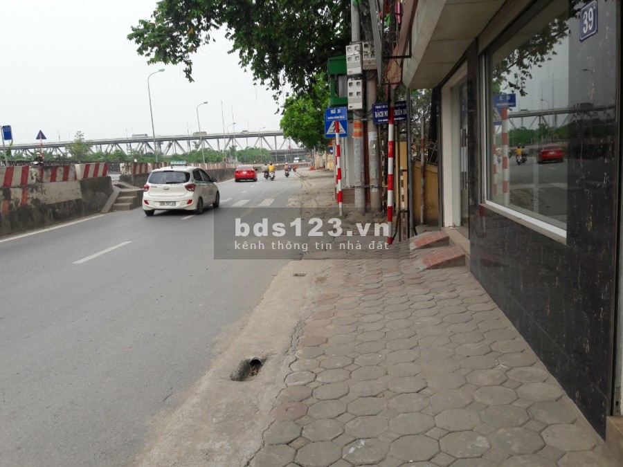 Bán nhà chính chủ Phạm Văn Đồng, cấp 4, diện tích 101m2, Ô tô vào nhà