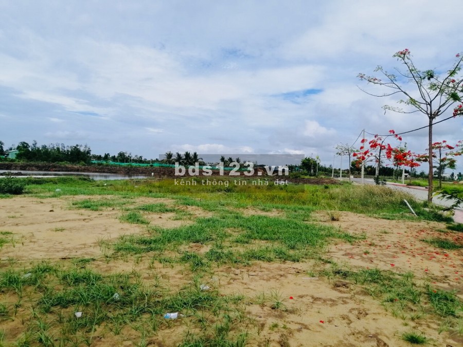Cần bán gấp lô đất thổ cư trước cổng trường mầm non đường dẫn ra khu công nghiệp giá mềm