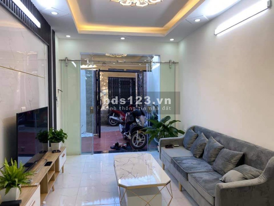 Cần bán gấp nhà 55m2 ngõ phố Minh Khai. Ngõ trước nhà xe máy tránh