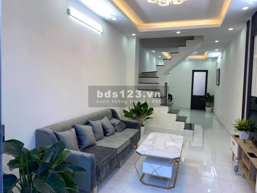 Cần bán gấp nhà 55m2 ngõ phố Minh Khai. Ngõ trước nhà xe máy tránh