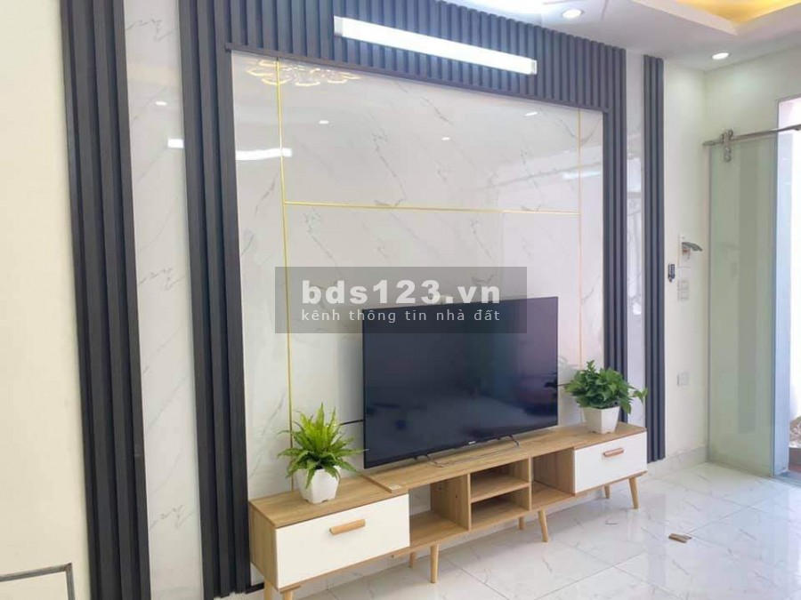 Cần bán gấp nhà 55m2 ngõ phố Minh Khai. Ngõ trước nhà xe máy tránh