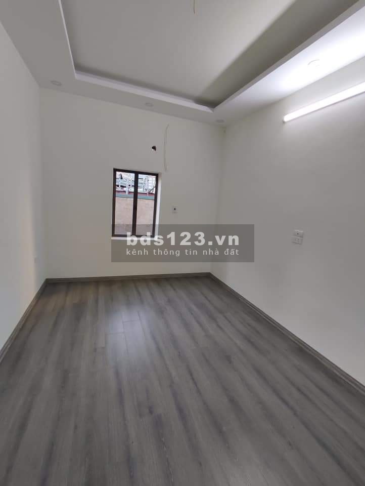 Cần bán gấp nhà 55m2 ngõ phố Minh Khai. Ngõ trước nhà xe máy tránh