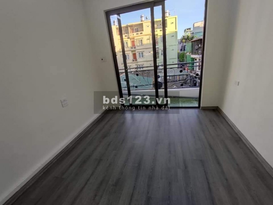 Cần bán gấp nhà 55m2 ngõ phố Minh Khai. Ngõ trước nhà xe máy tránh