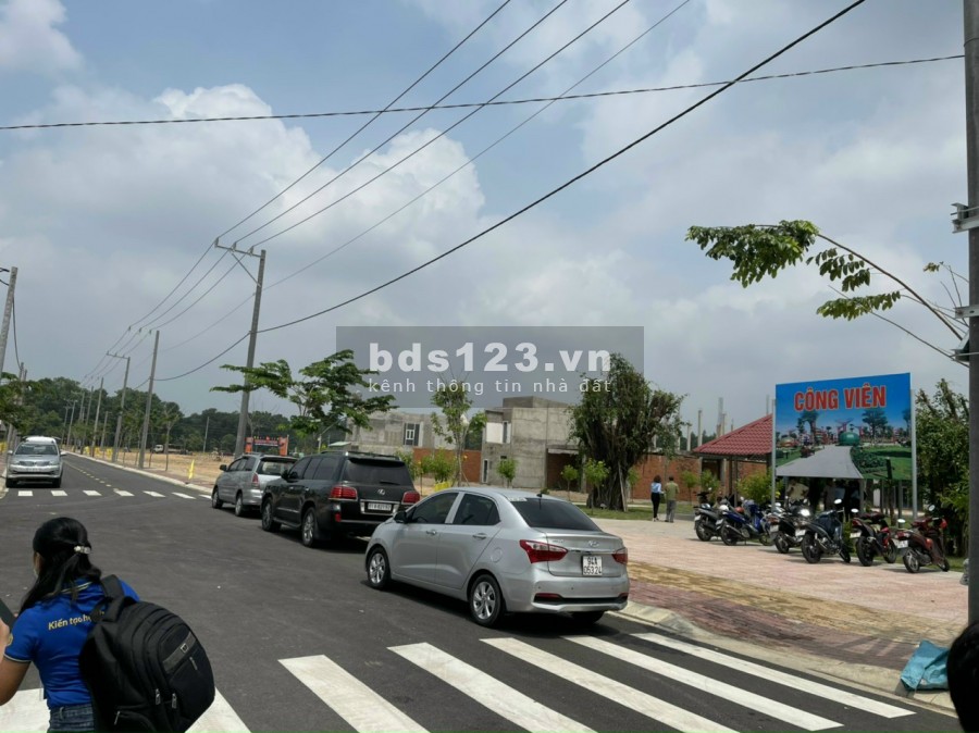 Bán đất ngay tthc Bàu Bàng mt Quốc Lộ 13 sổ sẵn full thổ cư, giá thương lượng