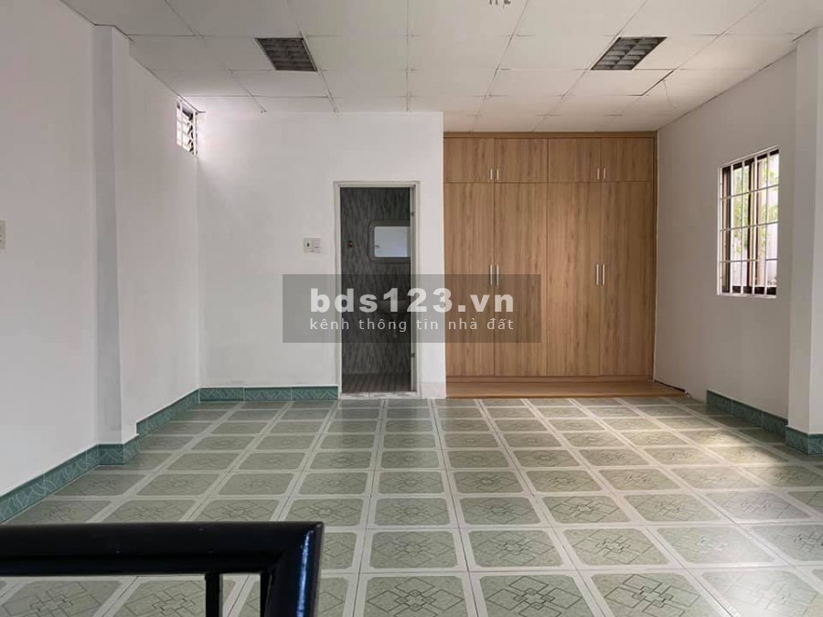 Quá hiếm nhà rộng 34m2 chỉ 2 tỷ 9. Bán nhà ni Sư Huỳnh Liên, Tân Bình