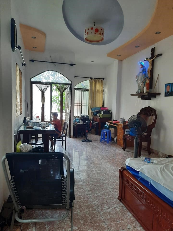 Nhà đúc 4 tấm kiên cố Trịnh Đình Trọng, hẻm xe tải thông, giá thơm mềm, lh 0769690188