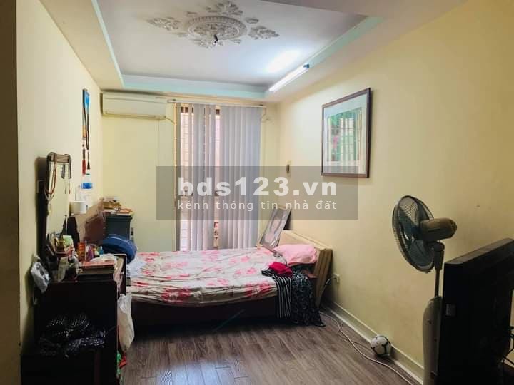 Nhà đẹp, gần phố, ô tô 7 chỗ đỗ cửa, Thịnh Quang, DT 33m, mt 4.5, giá 3.55 tỷ
