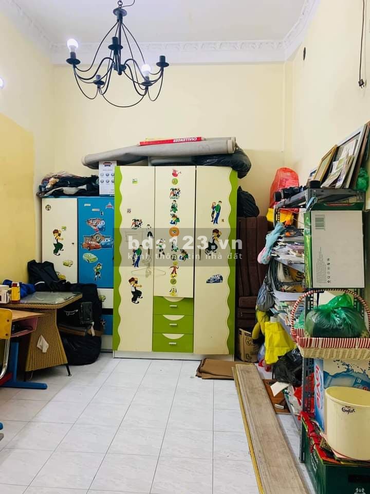 Nhà đẹp, gần phố, ô tô 7 chỗ đỗ cửa, Thịnh Quang, DT 33m, mt 4.5, giá 3.55 tỷ