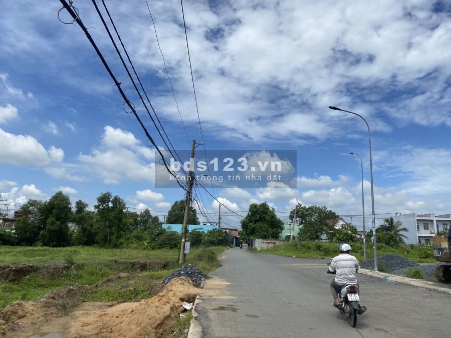 Bán 2 lô cuối giá rẻ tại Hoàng Phan Thái, Quốc lộ 1A, Bình Chánh. Sổ hồng riêng