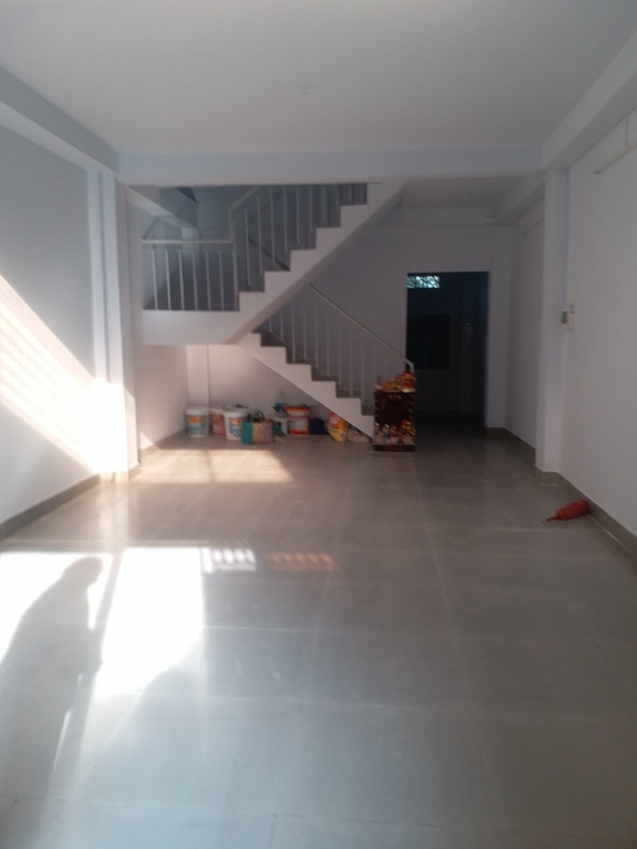 Cho thuê Nhà 1 trệt 2 lầu 70m2 đường Lạc Long Quân, p5 Quận 11