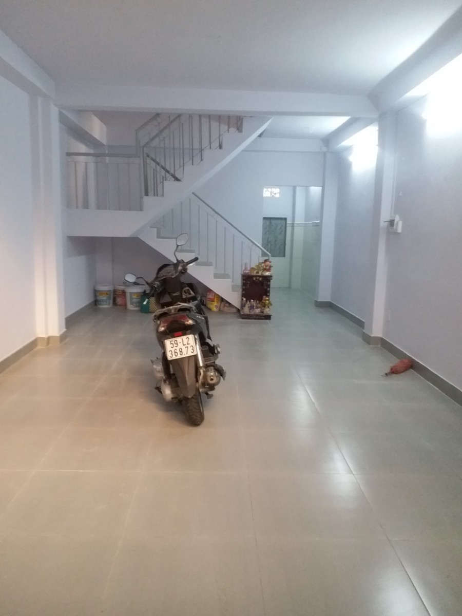 Cho thuê Nhà 1 trệt 2 lầu 70m2 đường Lạc Long Quân, p5 Quận 11
