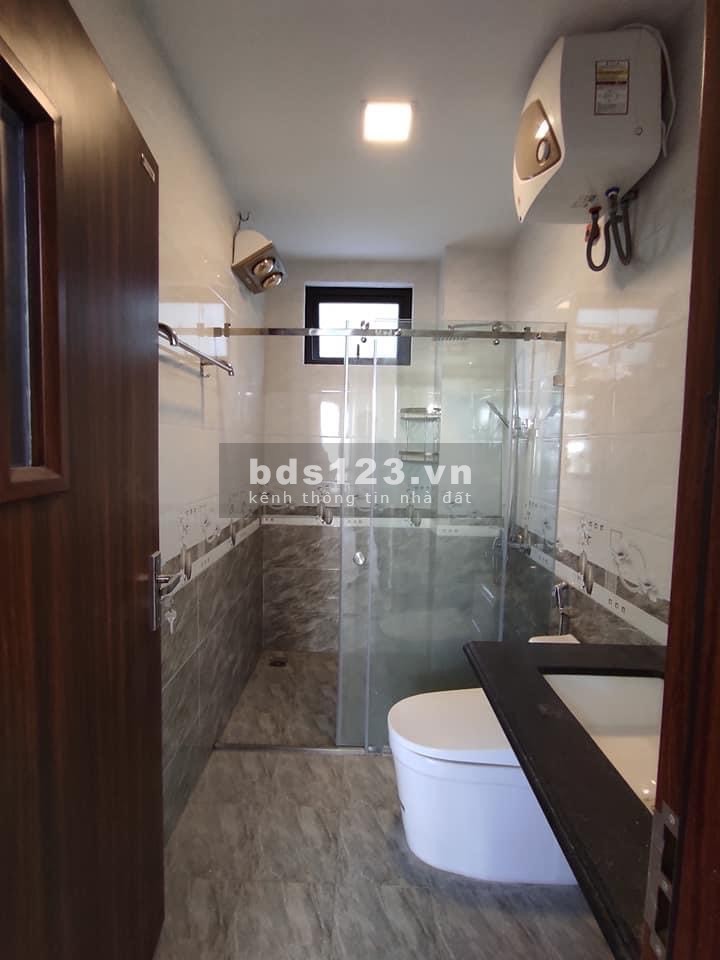 Cần bán nhà Ái Mộ Long Biên, dt 32m2, mt 4.8m, ngõ nông, lô góc 3 thoáng, chủ tự xây