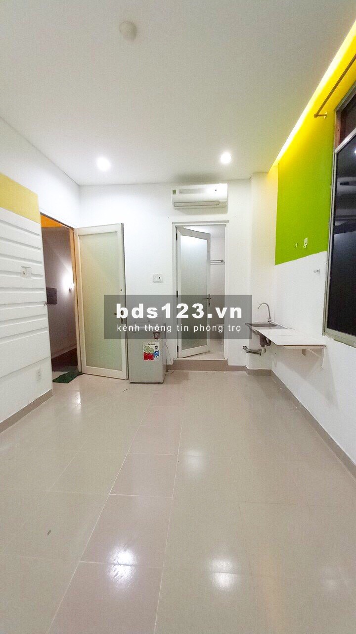 Cho thuê phòng có nội thất, cửa sổ thông thoáng 239 Cao Đạt, Quận 5
