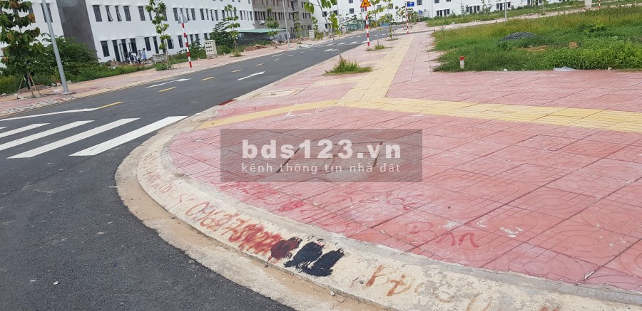 Tôi chính chủ cần bán lô đất trong dự án Khu Đô Thị Trảng Bom, mặt tiền đường Hùng Vương, 30/4. LH: 0933.507.009