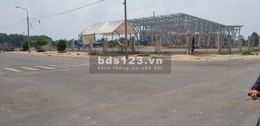 Tôi chính chủ cần bán lô đất trong dự án Khu Đô Thị Trảng Bom, mặt tiền đường Hùng Vương, 30/4. LH: 0933.507.009