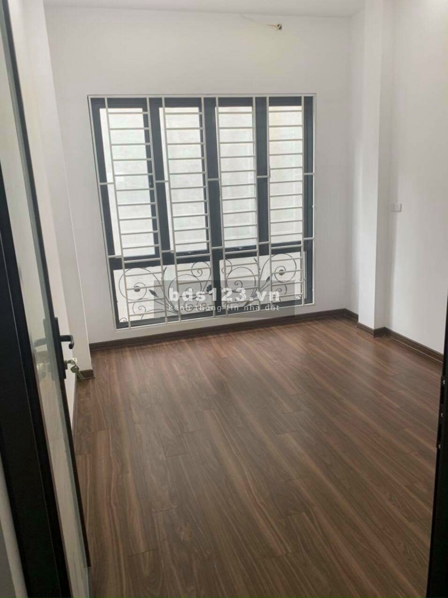 Bán nhà nguyên căn phố Nam Dư, 4 tầng diện tích 32m2, giá 2.8 tỷ có thương lượng