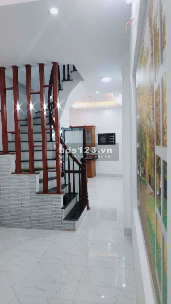 Bán nhà nguyên căn phố Nam Dư, 4 tầng diện tích 32m2, giá 2.8 tỷ có thương lượng