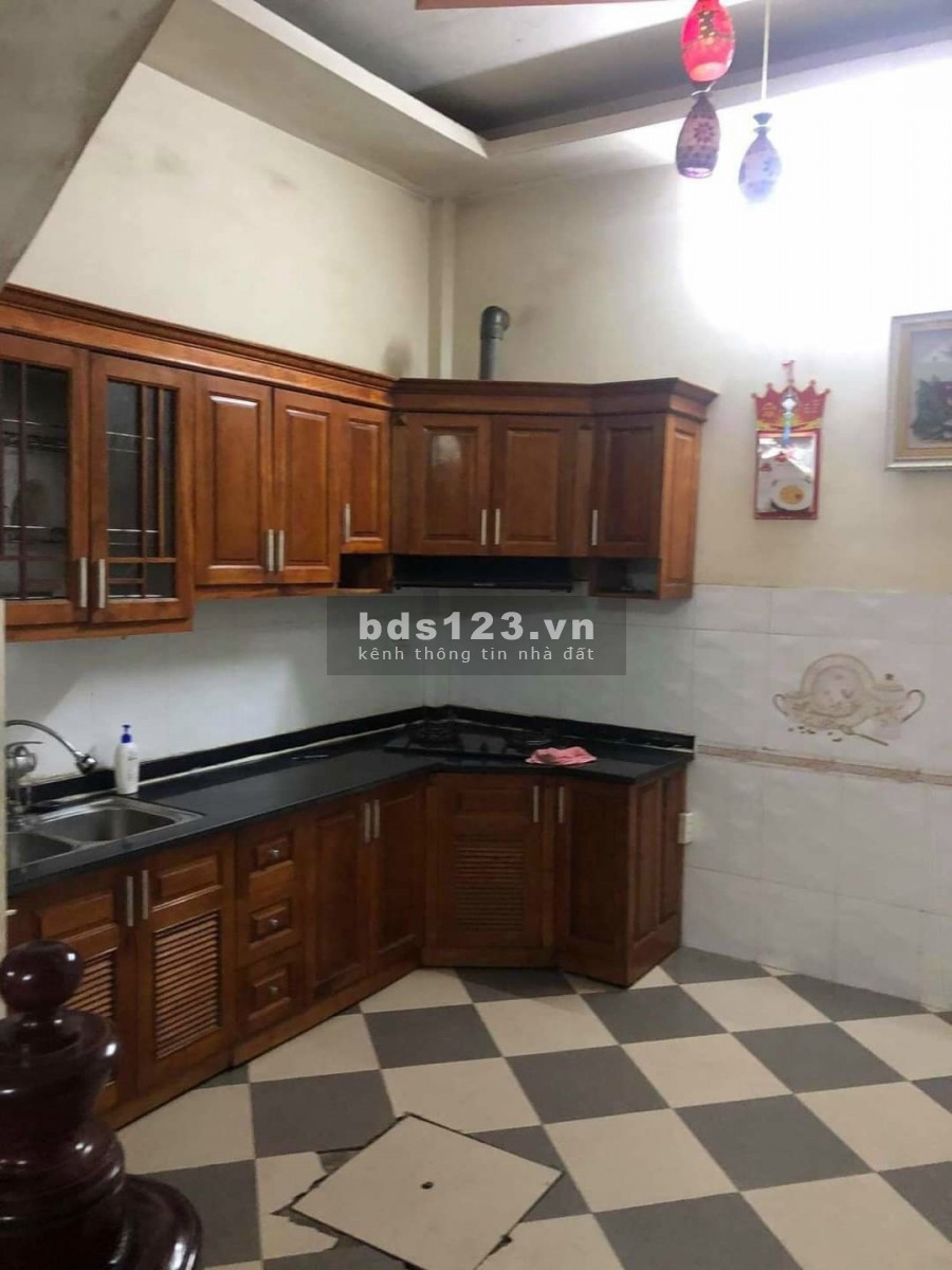 Cần bán nhà nguyên căn phố Hoàng Mai, 4 tầng, dt 36m, giá 2,95 tỷ Có TL