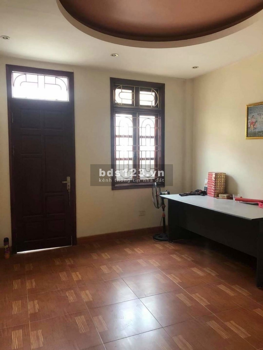 Cần bán nhà nguyên căn phố Hoàng Mai, 4 tầng, dt 36m, giá 2,95 tỷ Có TL