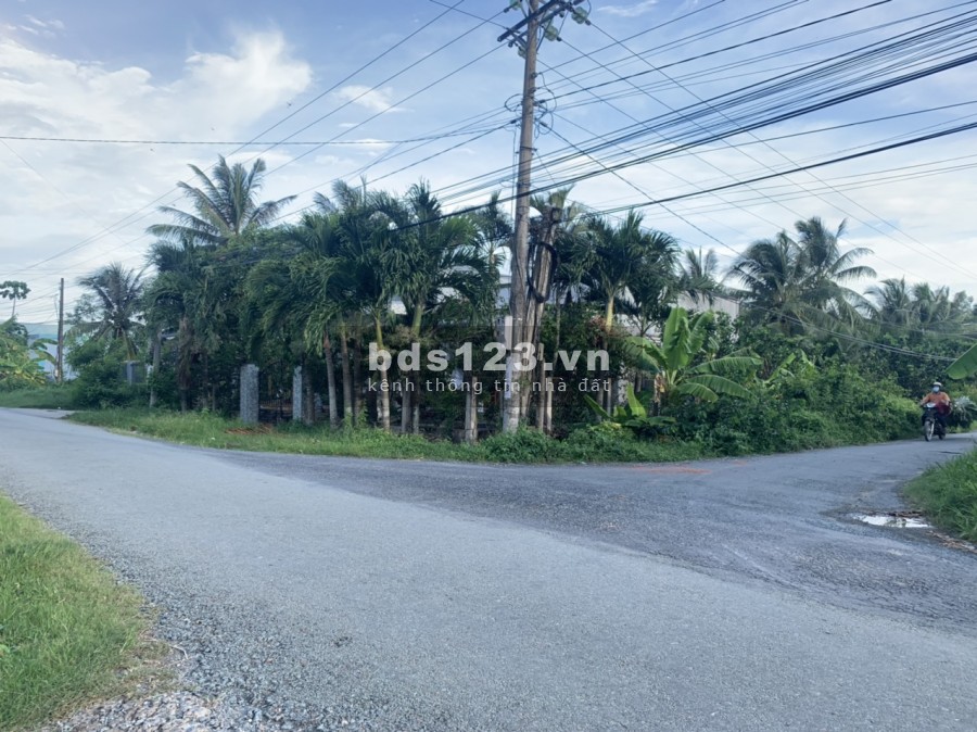 Hơn 2.2 công đất mặt tiền HL 173 liền kề trường tiểu học Phong Nẫm, lh 0345499316
