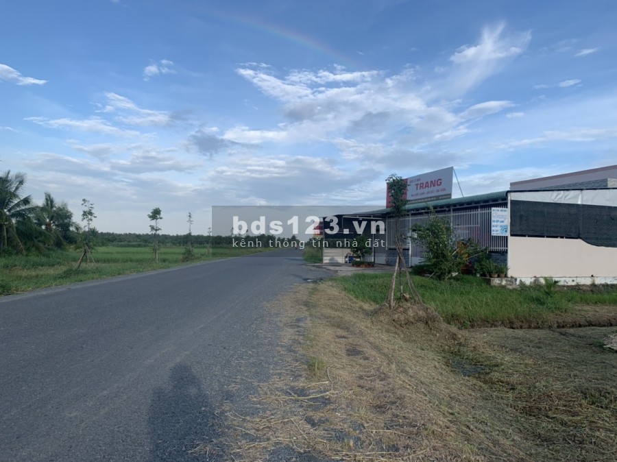 Hơn 2.2 công đất mặt tiền HL 173 liền kề trường tiểu học Phong Nẫm, lh 0345499316