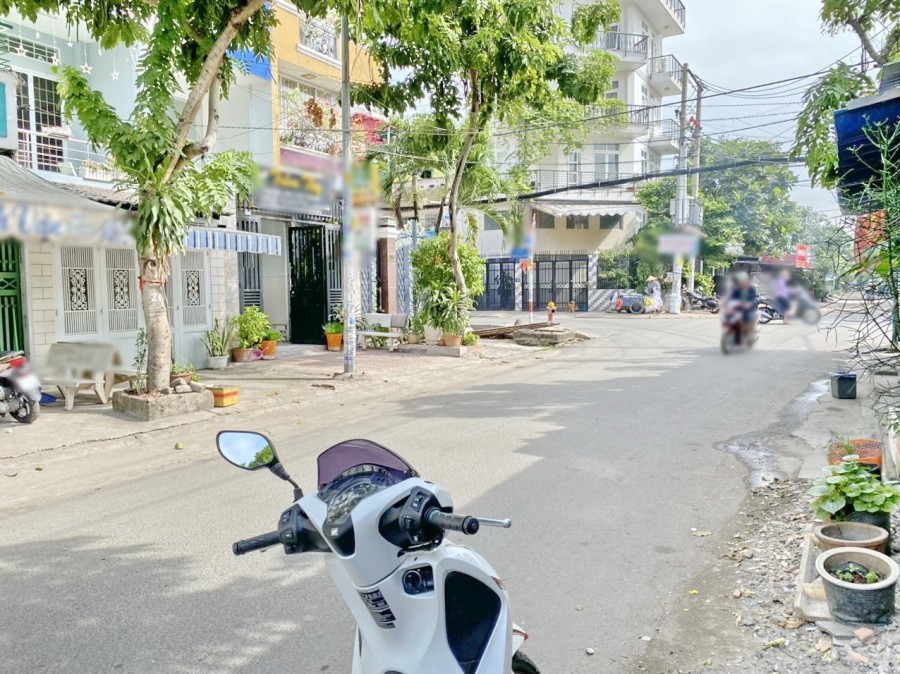 Nhà nở hậu, SHHC, 4 lầu mặt tiền đường chính Hồ Thành Biên P4 Q8