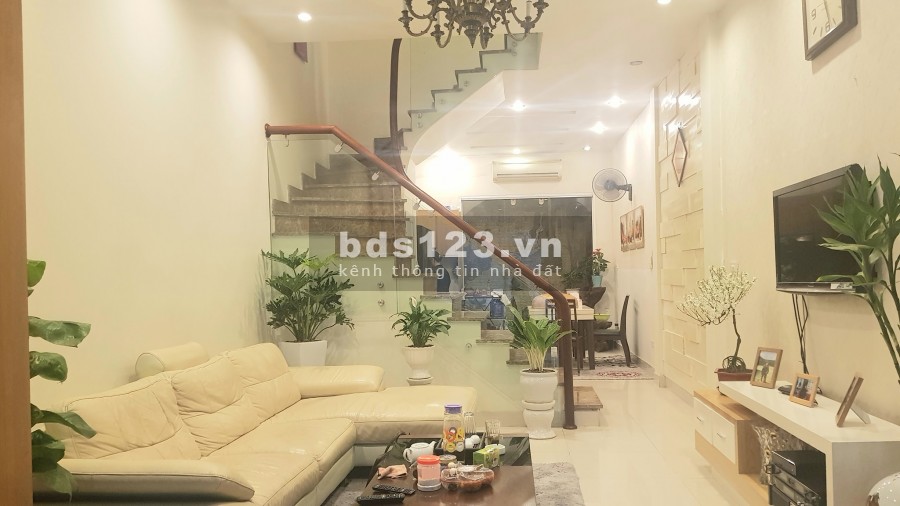 Hiếm! nhà Cầu Giầy, 2 thoáng, mặt ngõ, oto, kinh doanh 3 bước ra phố,52m2*4T. Chỉ 9.1 tỷ