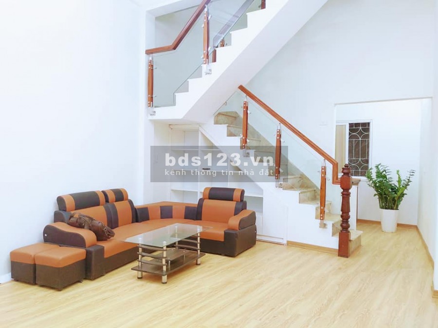 Cần bán nhà phố Minh Khai dt 52m2 đúc 3,5 Tầng nhà còn rất mới về ở luôn không suy nghĩ giá 3,05 tỷ có gia Lộc nhẹ.