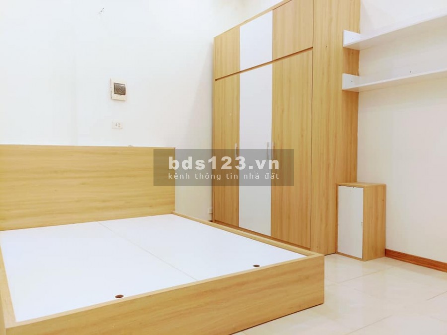 Cần bán nhà phố Minh Khai dt 52m2 đúc 3,5 Tầng nhà còn rất mới về ở luôn không suy nghĩ giá 3,05 tỷ có gia Lộc nhẹ.