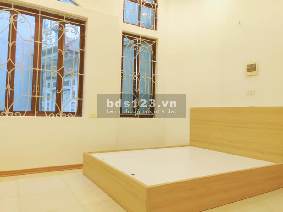 Cần bán nhà phố Minh Khai dt 52m2 đúc 3,5 Tầng nhà còn rất mới về ở luôn không suy nghĩ giá 3,05 tỷ có gia Lộc nhẹ.