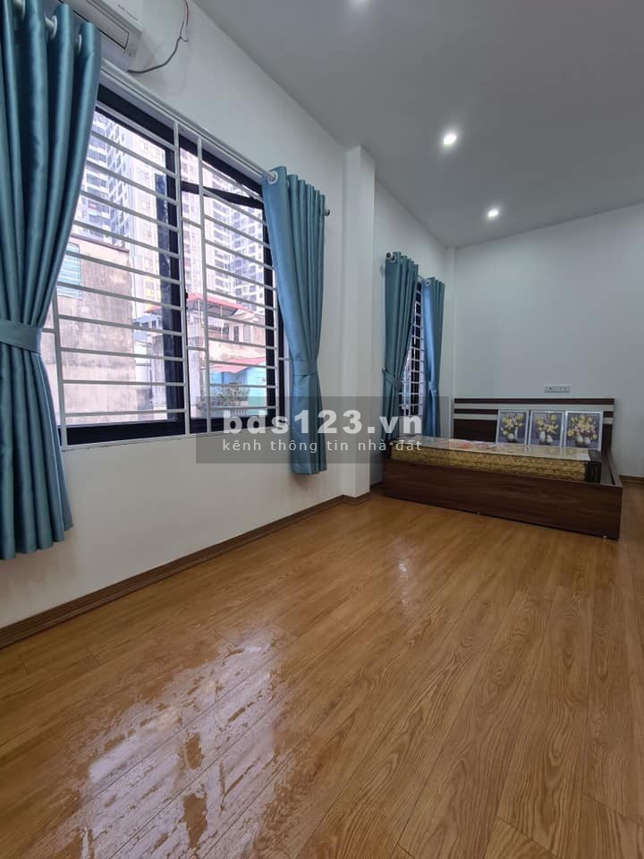 Bán nhà Nguyễn Chí Thanh 65mx5T MT 6.5m lô góc oto đỗ Đống Đa