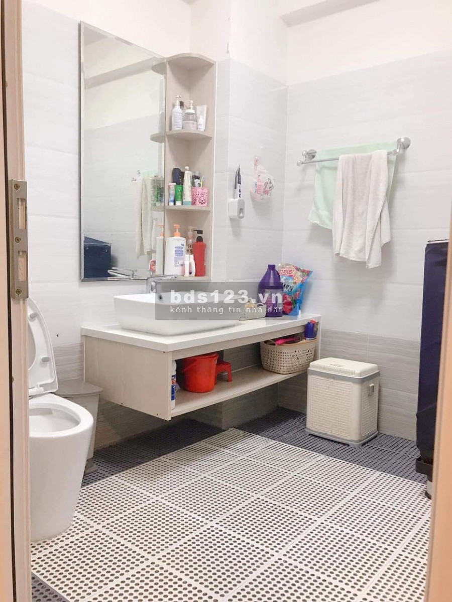 Bán gấp nhà Tô Ký Quận 12, dt 126m2 4 tầng giá sốc giá 12.2 tỷ